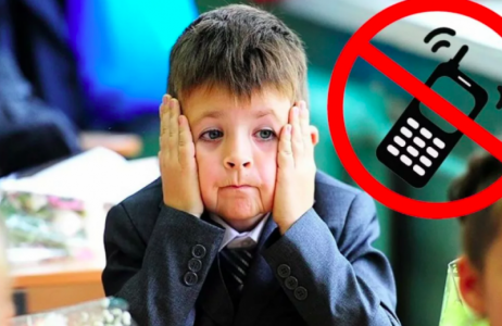 Министр просвещения напомнил, что телефоны на уроках запрещены