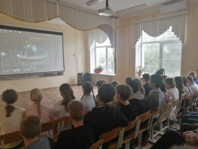 Школьники посмотрели премьеру первого профориентационного сериала «Билет в будущее»
