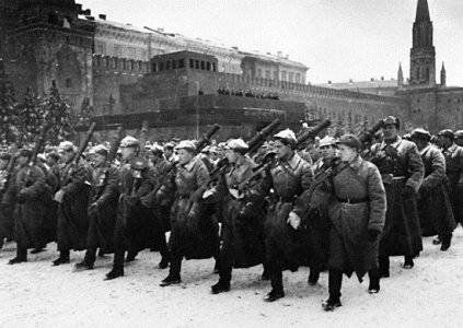 День проведения военного парада на Красной площади в Москве в 1941 году