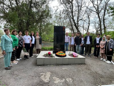 Вечная благодарность: возложение венков к памятникам павших Героев войны